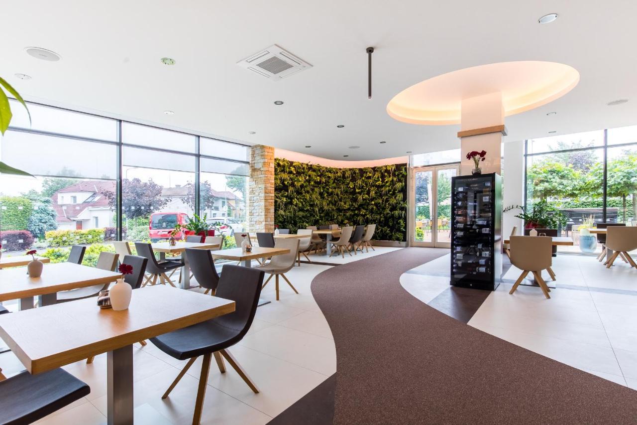 Pierre Hotel باردوبيتسه المظهر الخارجي الصورة