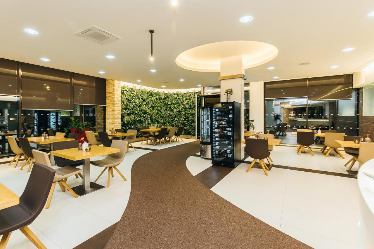 Pierre Hotel باردوبيتسه المظهر الخارجي الصورة