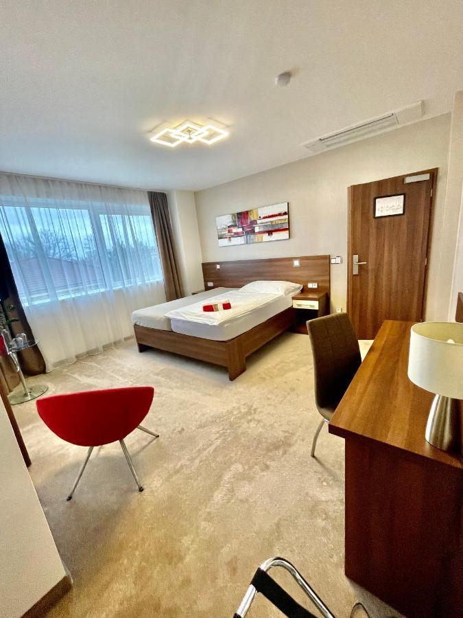 Pierre Hotel باردوبيتسه المظهر الخارجي الصورة