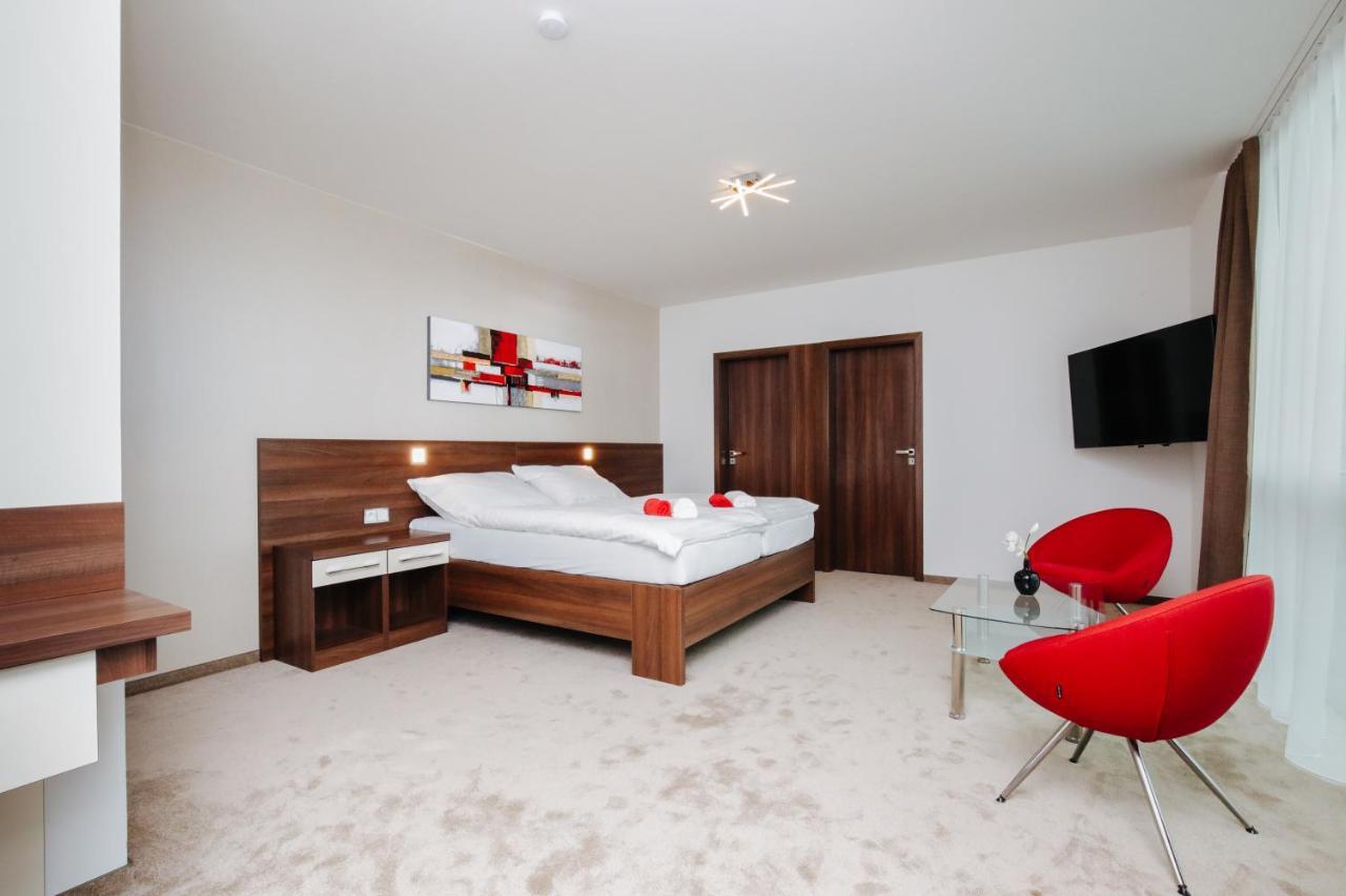 Pierre Hotel باردوبيتسه المظهر الخارجي الصورة